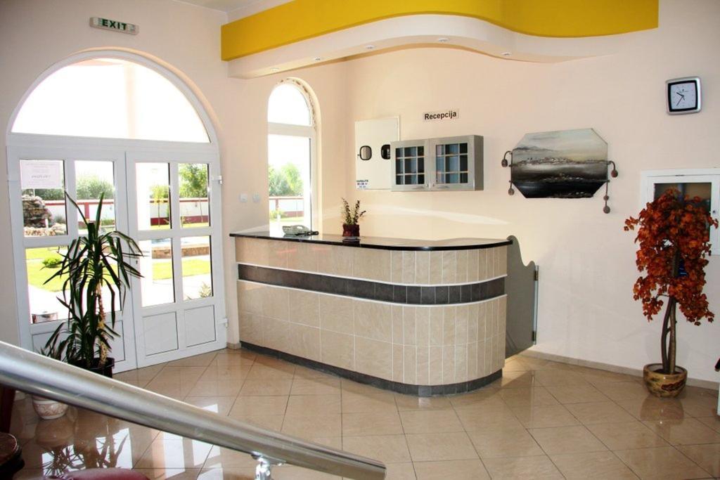 Hotel Dijana Pirot Ngoại thất bức ảnh