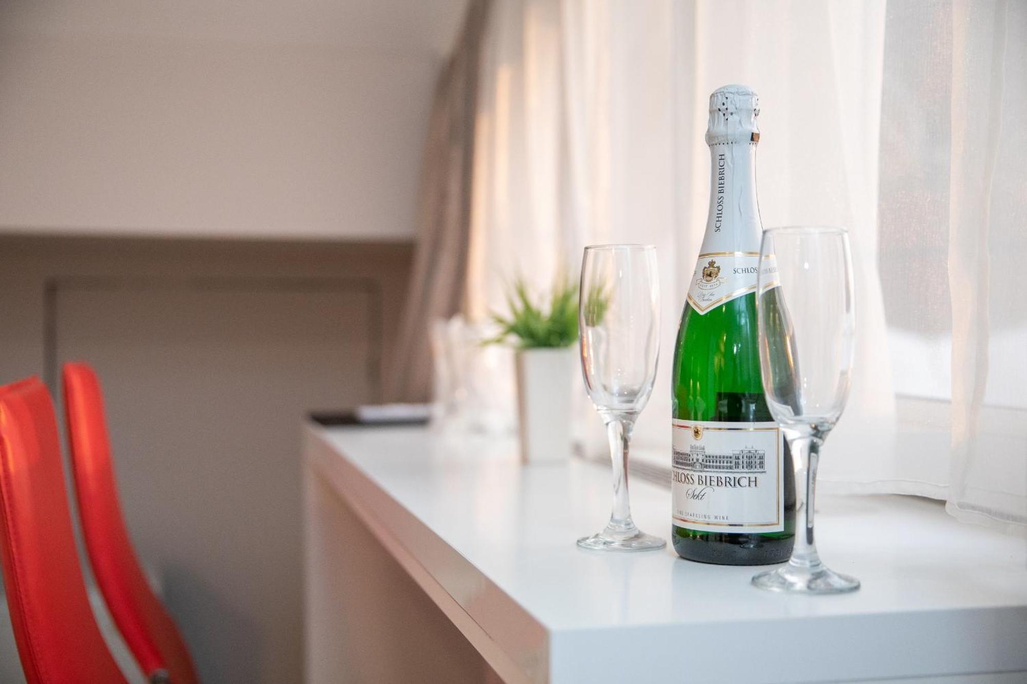 Hotel Dijana Pirot Ngoại thất bức ảnh